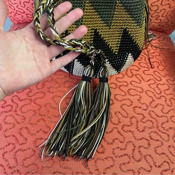 Wayuu | Mochila Woven Drawstring Chevron Earth Tones Crossbody Bag w Tassels - Picture 7 of 9